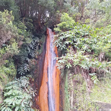 Caminhos Nos Levam Pela Ilha *