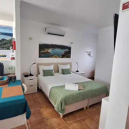 Caminhos Nos Levam Pela Ilha Ponta Delgada