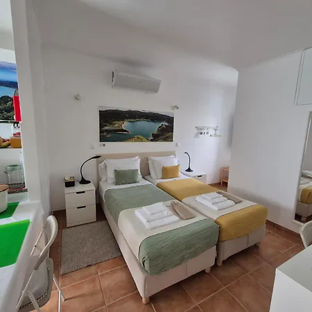 Caminhos Nos Levam Pela Ilha *